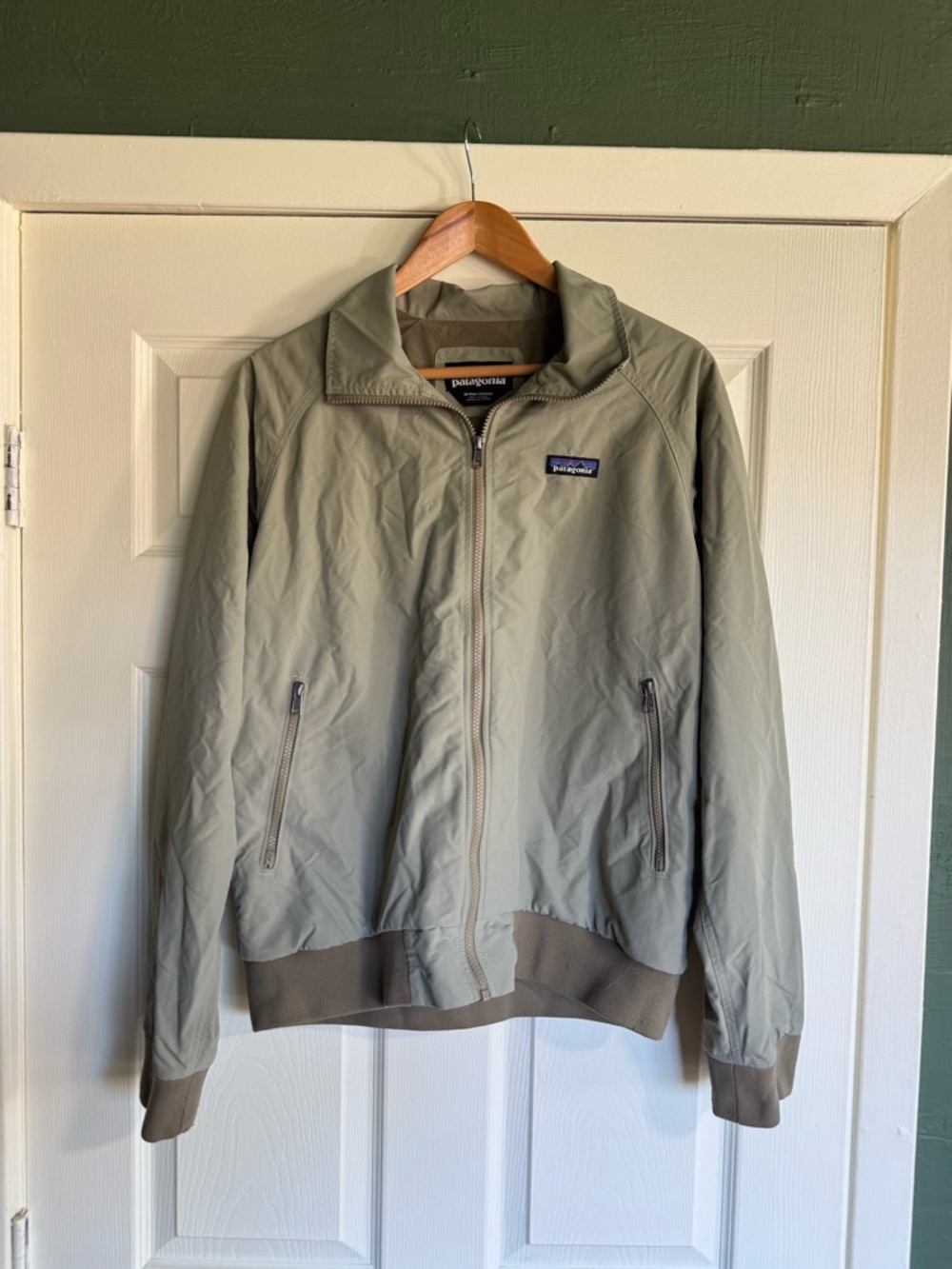 Patagonia Men's Medium Light Khaki Windbreaker Jacket